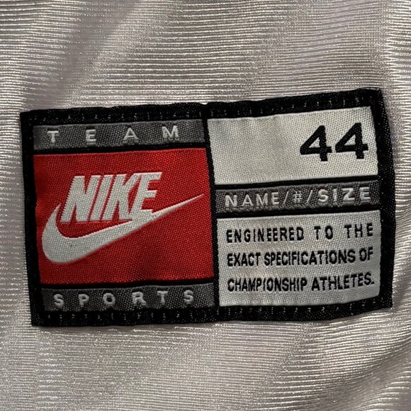 Women’s Team Canada "The Coach" Basketball Jersey - Picture 5 of 5